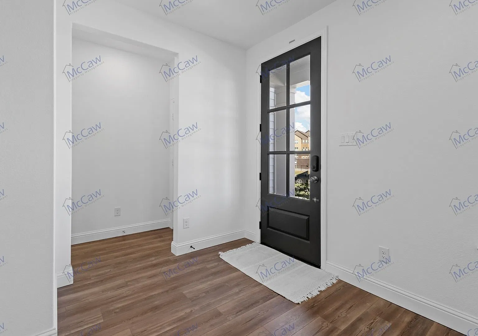 Beautiful 3/2.5 Townhouse in Frisco! — Photo 3