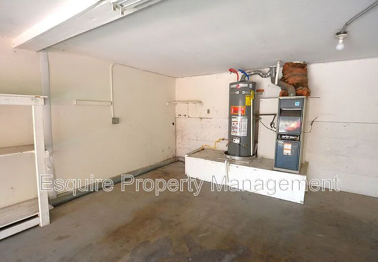 564 Rosewood Ave — Photo 14