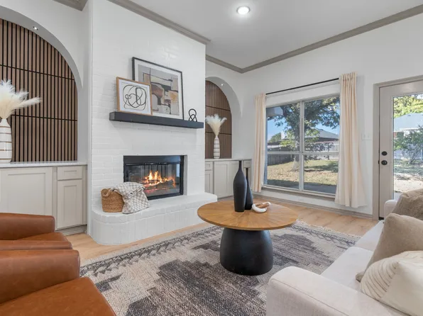 406 Fall Cedar Dr, Fort Worth, TX 76108