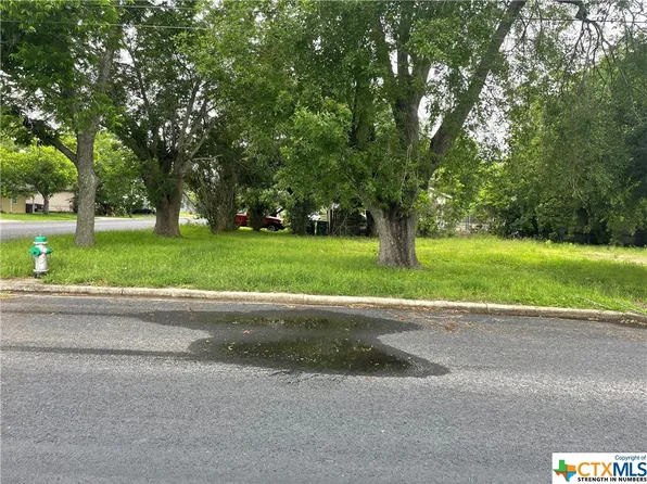 1401 Eisenhower St, Victoria, TX 77901