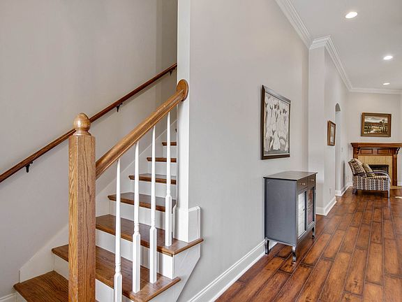 2nd image of 307 Arrowwood Dr