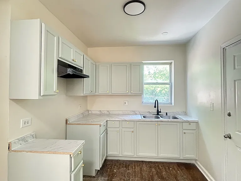 9120 S Dauphin Ave #1W — Photo 2