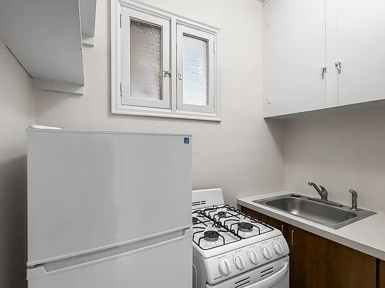 324 1/2 Kittson Ave #A8 — Photo 5