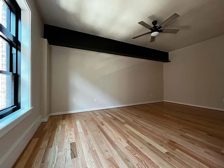 119 E Beverley St — Photo 3