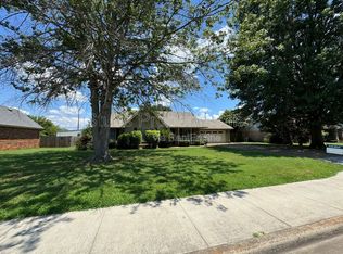 1305 Brookford Pl, Muscle Shoals, AL 35661