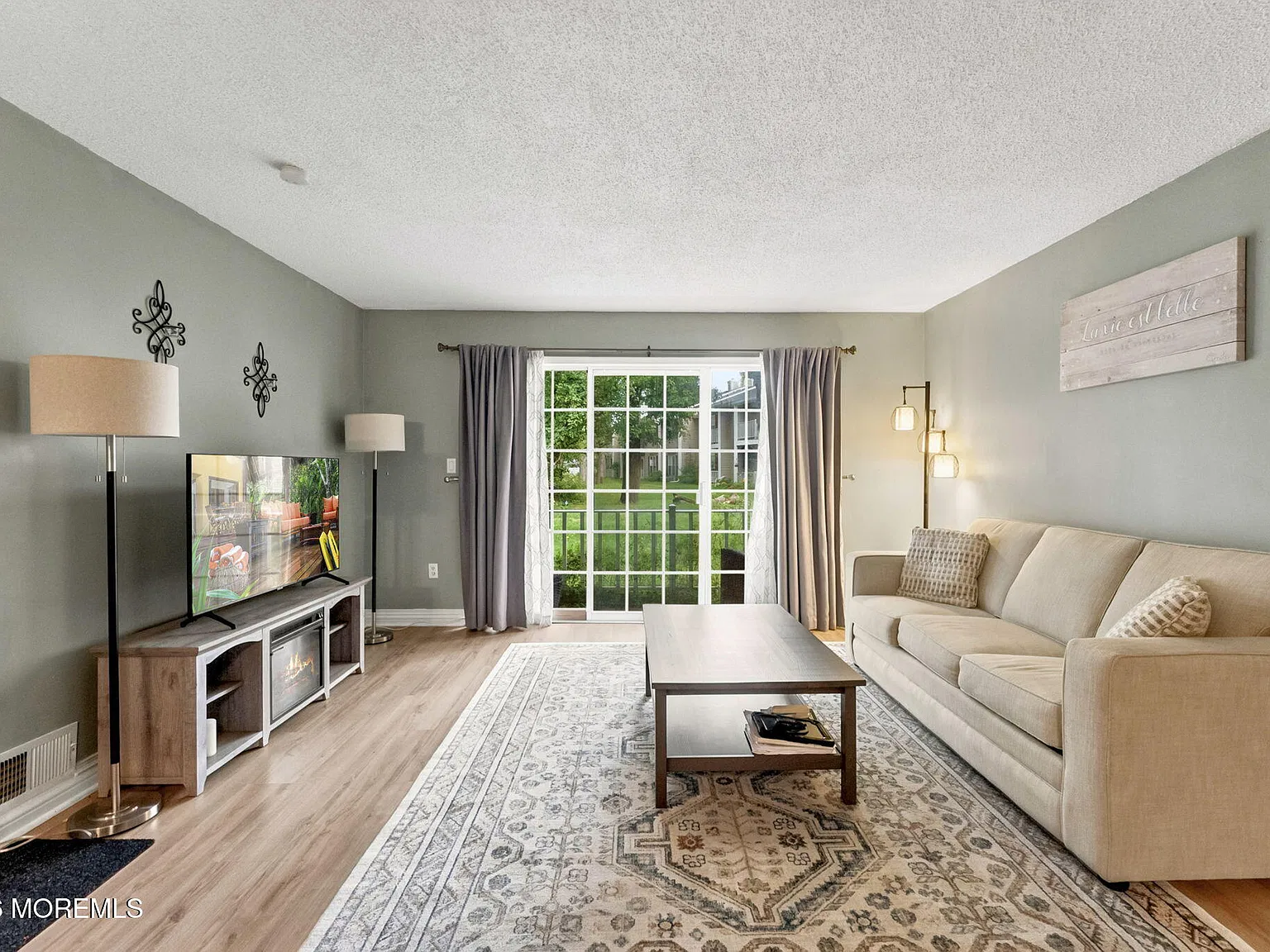 2 bed, 1040 sqft, $3,200 — Photo 4