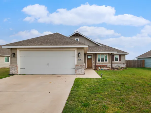 105 Mustang Dr, Gainesville, TX 76240