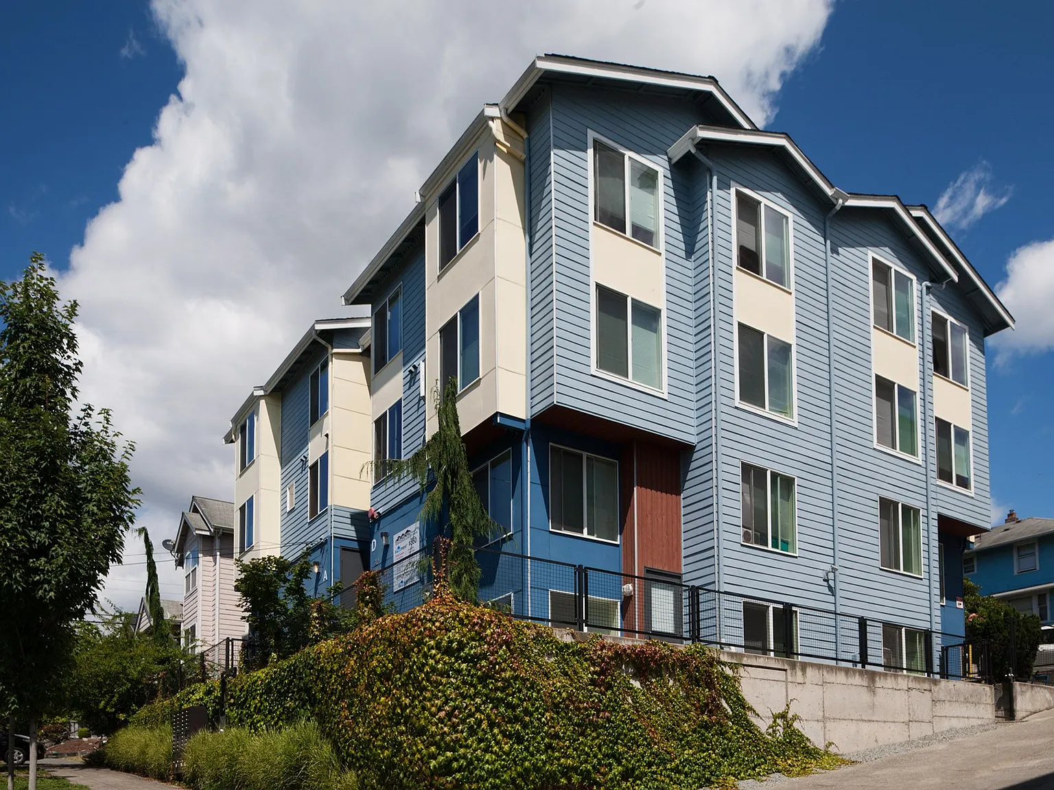Solana Apodment Homes | International District — Photo 1