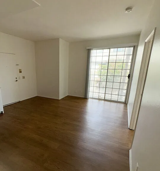 1221 Seward St #101 — Photo 2