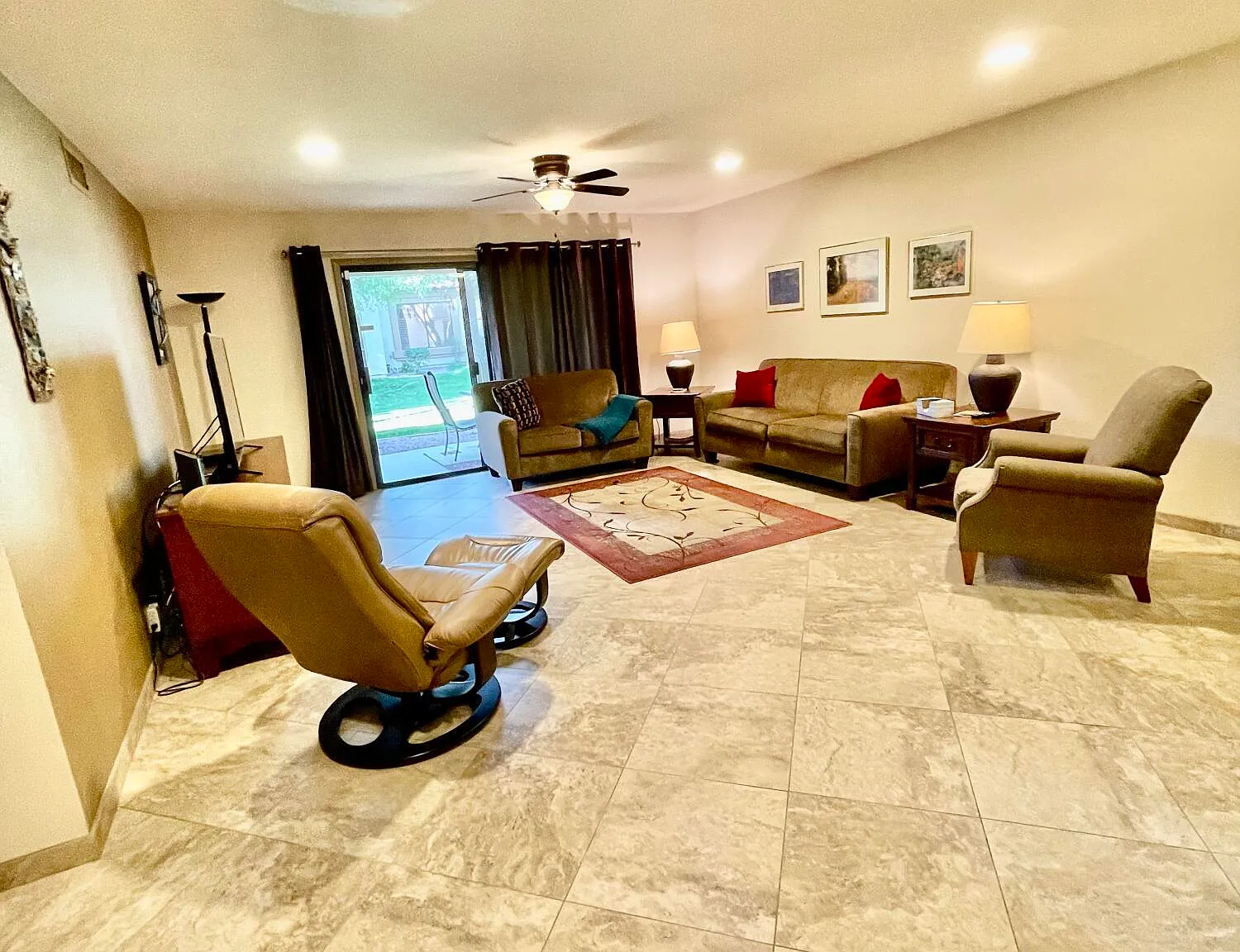 2 bed, 2.0 bath, 1325 sqft, $1,795 — Photo 2
