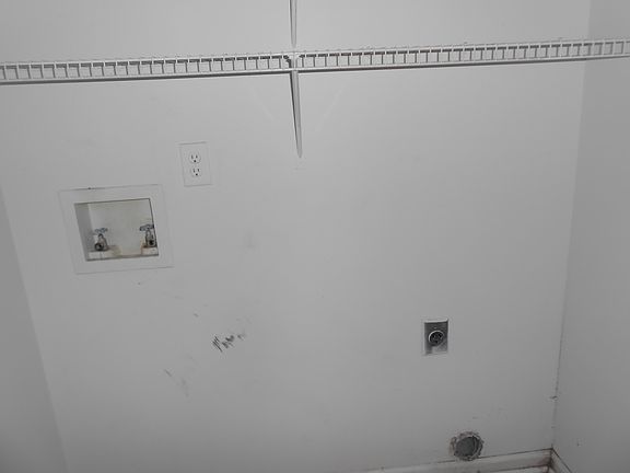 Washer/Dryer hook-ups