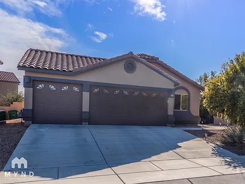 685 W Calle Franja Verde Photo 1