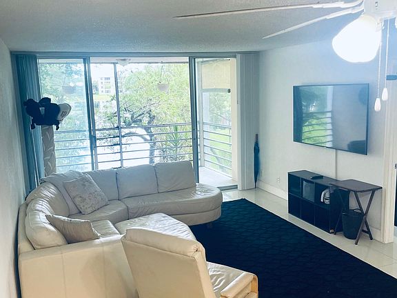 2nd image of 9340 Lagoon Pl APT 205