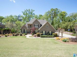 1601 Woodridge Pl, Vestavia Hills, AL 35216