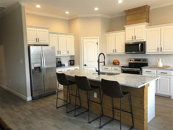 3rd image of 307 McKittrick Ln