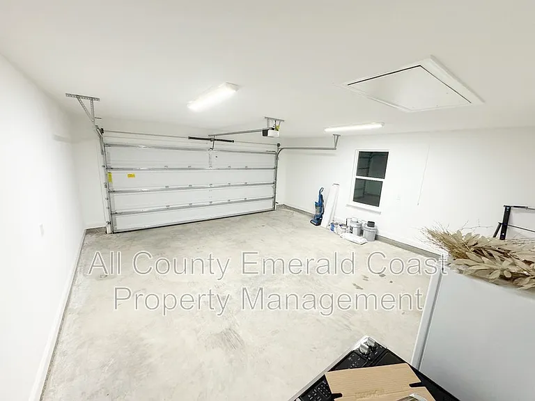 481 Kelly St — Photo 43
