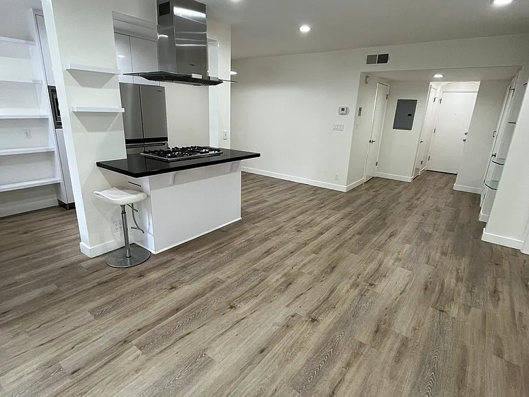 1331 Roxbury Dr #2 — Photo 7