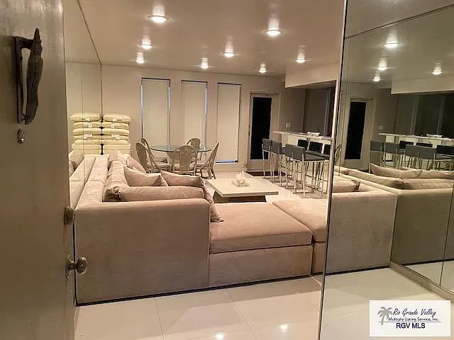 2 bed, 2.0 bath, 1150 sqft, $3,000 — Photo 4