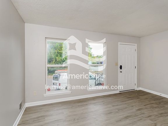 845878_005_wm_-_living_room_13148660.jpg