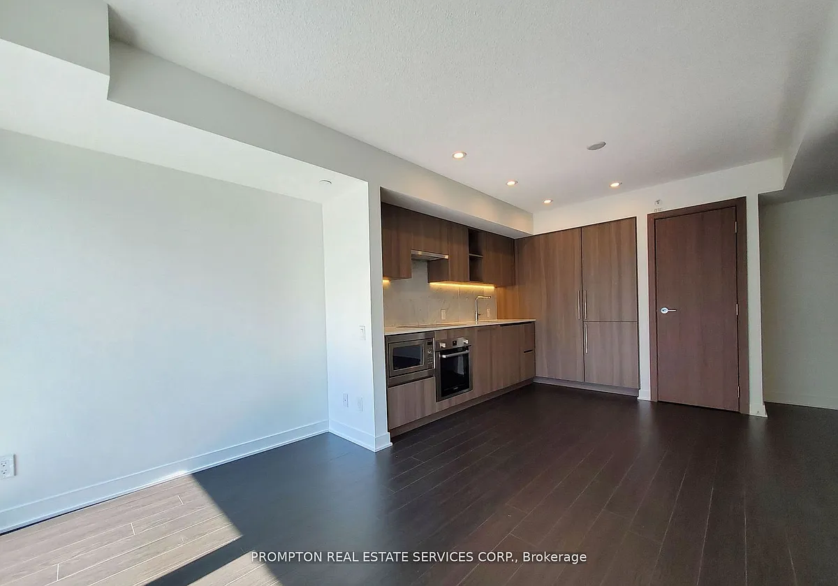 Building Photo - 19 Bathurst St #4016