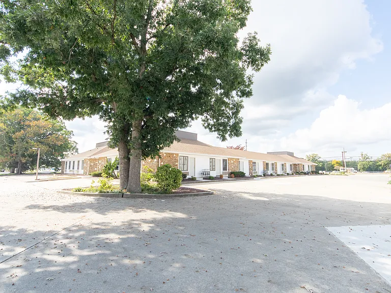 Glasstown Village Apartments — Photo 13