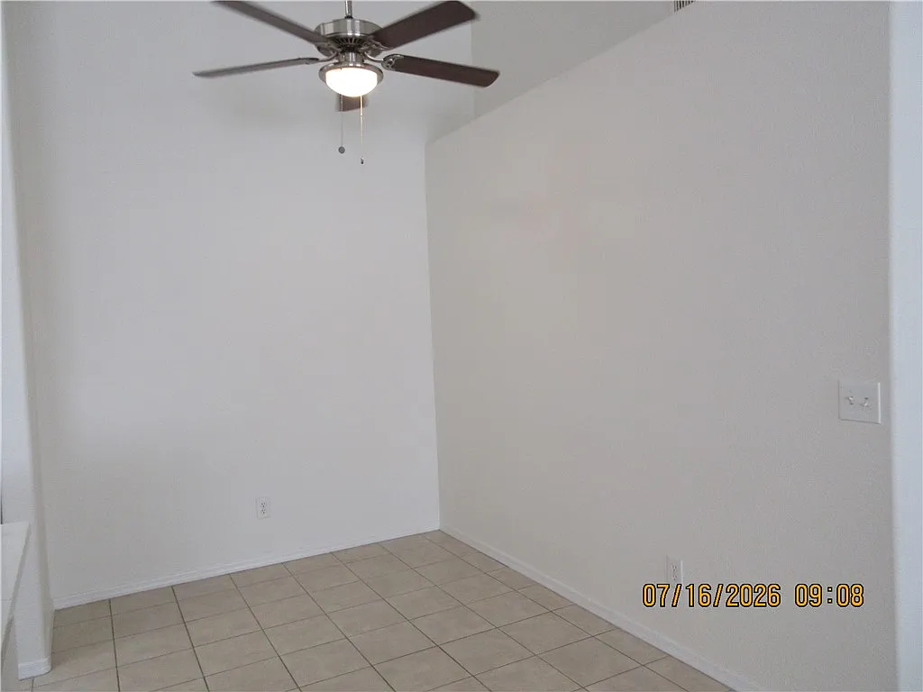 3 bed, 2.0 bath, 1301 sqft, $1,295 — Photo 4