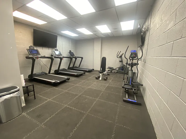 100 Evergreen Pl #4C — Photo 13