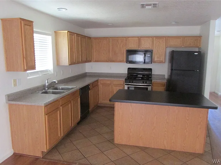 432 Harbor Dr — Photo 2