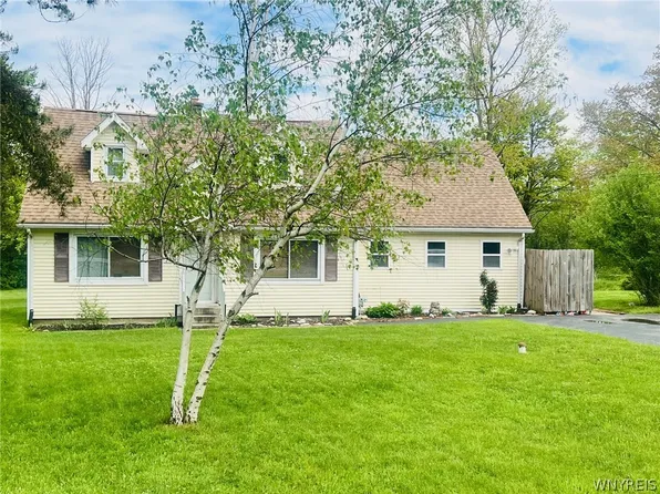 2940 Cloverbank Rd, Hamburg, NY 14075
