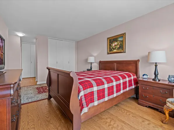 555 Kappock Street image 11 of 20