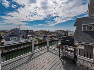 912 Pacific St #2, Lindenhurst, NY 11757