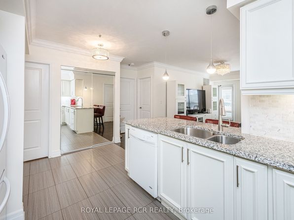 60 Baycliffe Cres #106, Brampton, ON L7A 0Z4