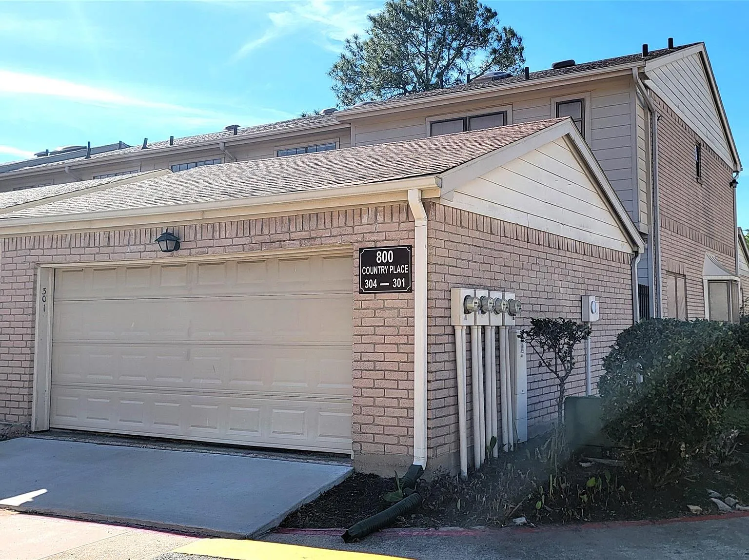 2 bed, 2.5 bath, 1499 sqft, $1,800 — Photo 3