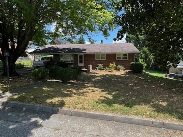 803 Dundee Dr, Radford, VA 24141