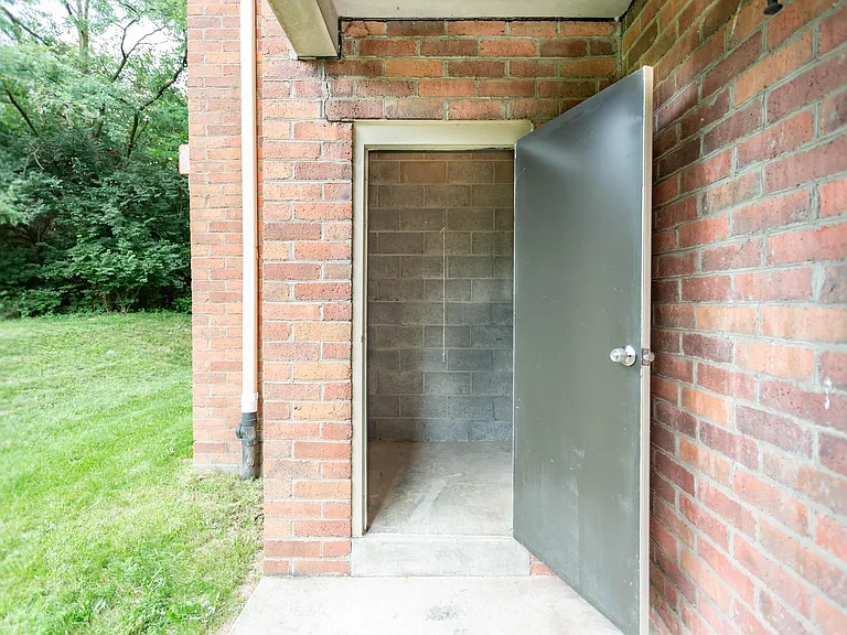 7250-7272 Beacon Hill Dr — Photo 37