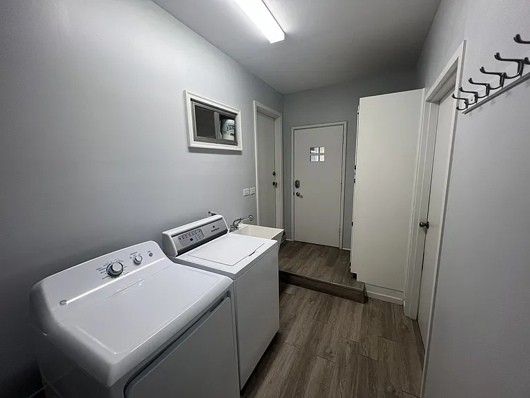 1431 E Emmerson Ln — Photo 21