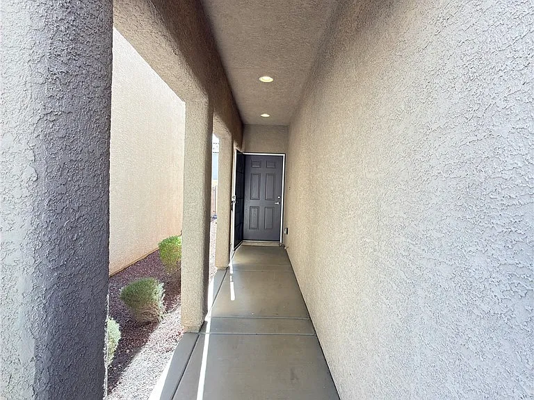 12 Jasmine Point St — Photo 4