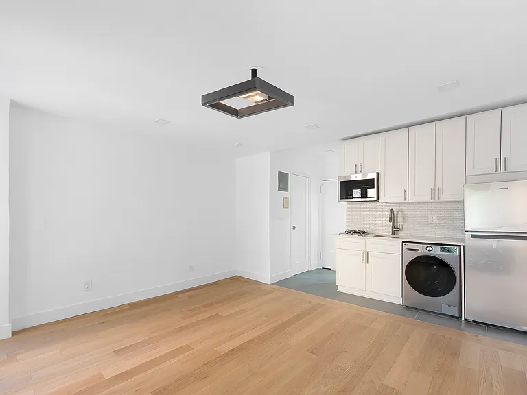 151 E 62nd St #4B — Photo 4
