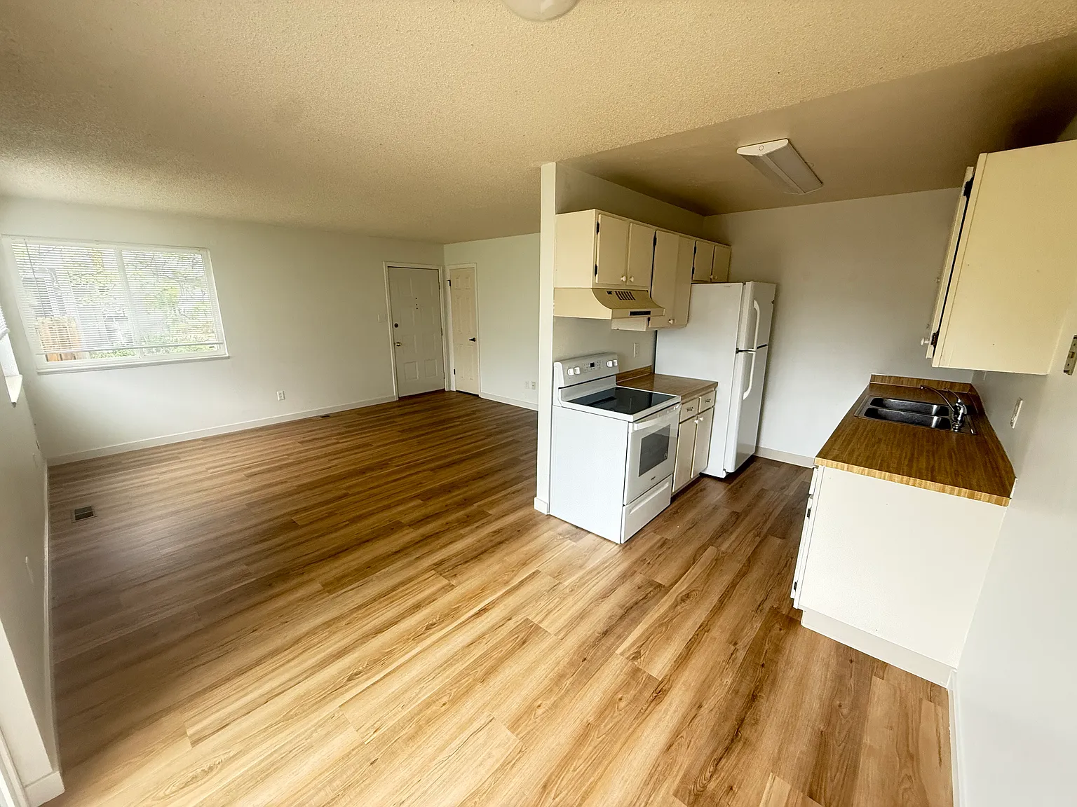 2 bed, 880 sqft, $2,350 — Photo 1