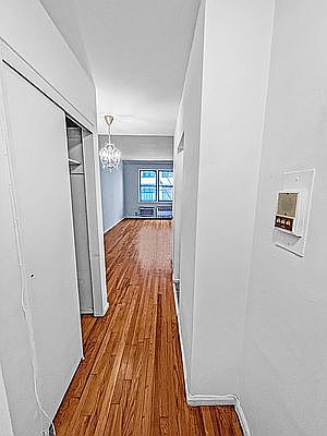5th image of 207 E 15th St APT 3D