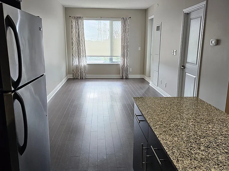 325 S Park Rd #511 — Photo 2