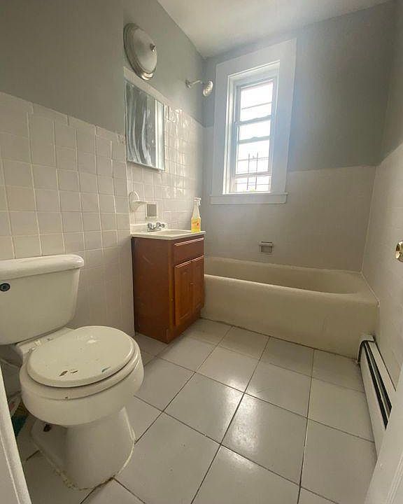 2nd image of 172 Soundview Ave #2R