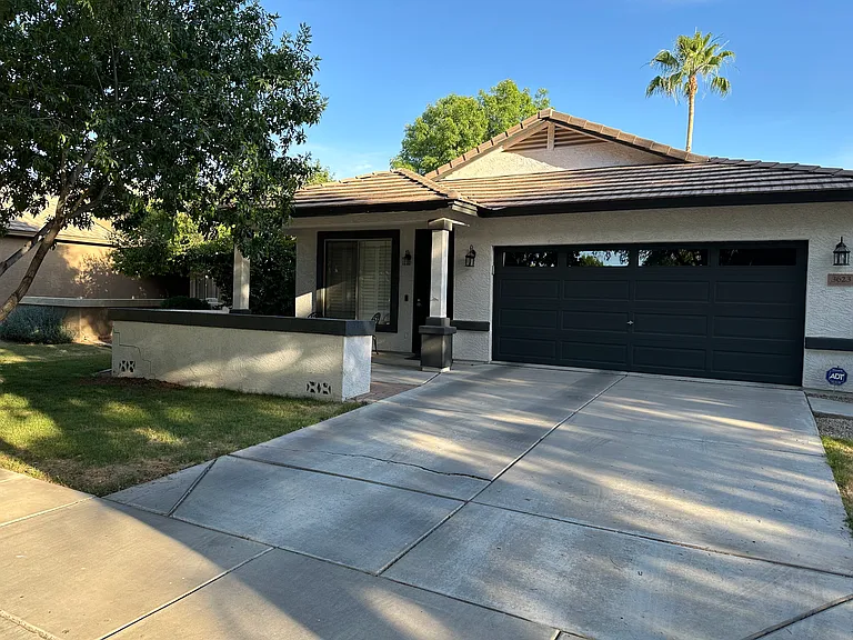 3623 E Linda Ln — Photo 2