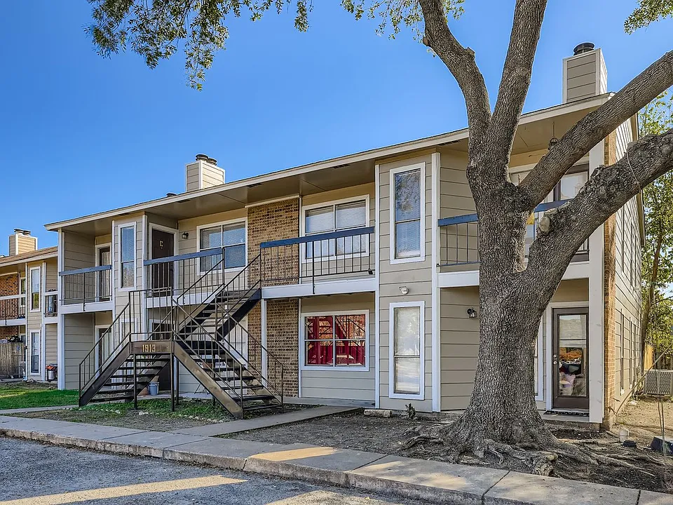 1913 W Loop #D