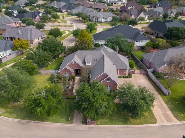 3614 Park Meadow Ln, Bryan, TX 77802