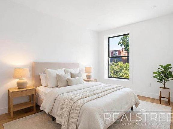 4th image of 1401 Dean St #2B