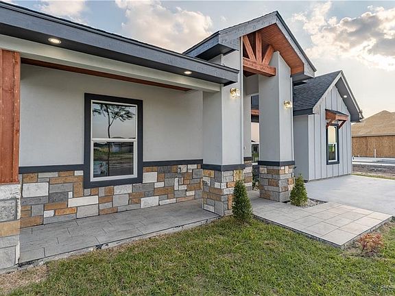5th image of 404 Dakota Dr