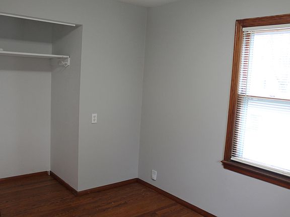 4th image of 1513 W 22nd Ter #A