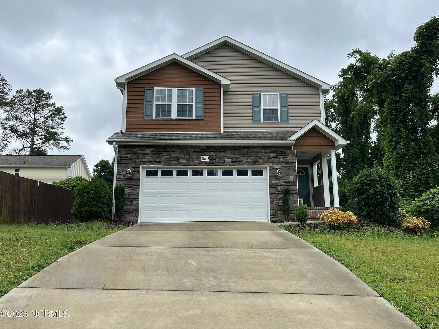 3 bed, 2.5 bath, 2150 sqft, $2,050 — Photo 1