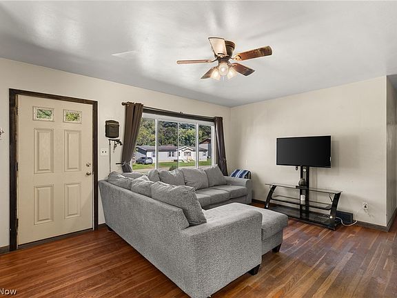 3rd image of 84 Devore St